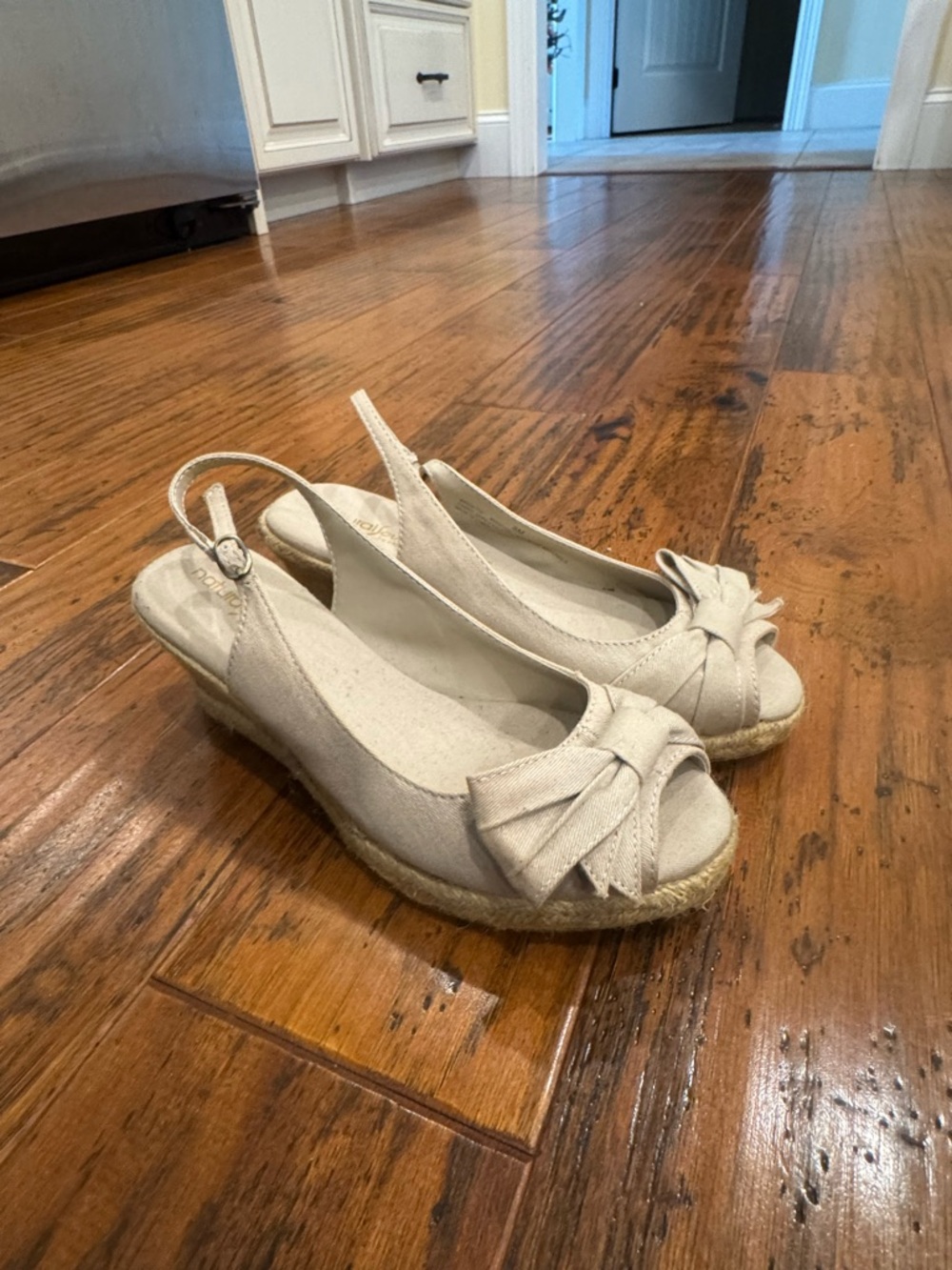 Natural Soul Cream Wedges with Knot Bow